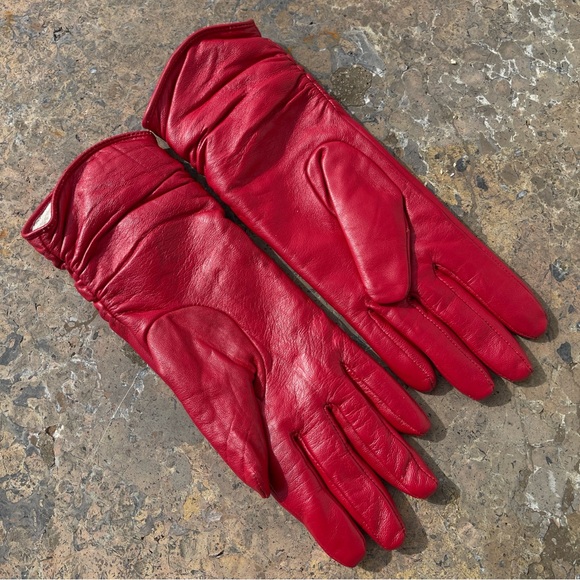 Vintage Women’s Betmar New York 1980s 80s Red Leather Gloves - Picture 2 of 9